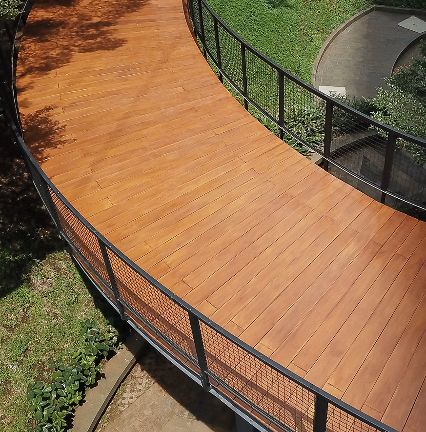 Luxer Deck Application