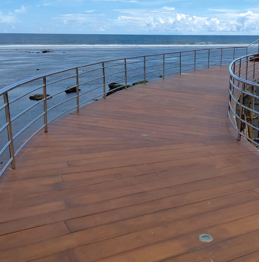 Luxer Deck Application